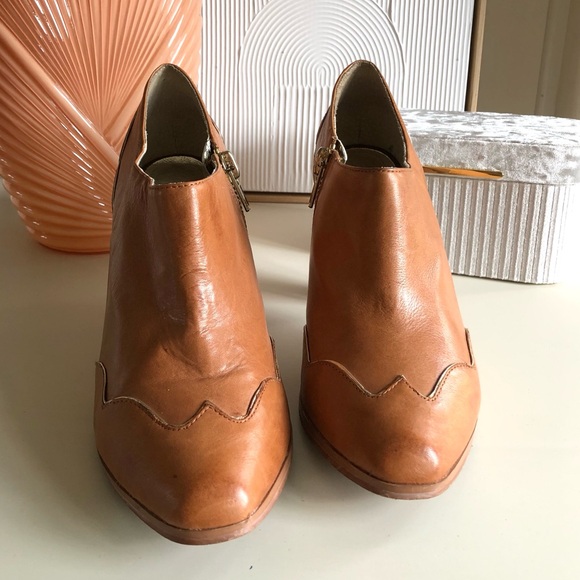 VERY VOLATILE buttery soft leather bootie boots camel color gold trim  size 10 - Picture 12 of 16